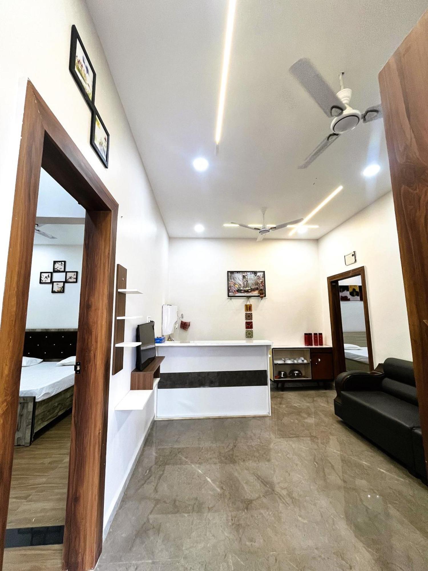 Shree Stay Inn Luxe' Holiday Home Ujjain Εξωτερικό φωτογραφία